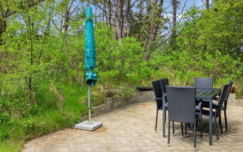 Emilla - 3.8Km from the Sea: Herbe, Maison, Toit, Domicile, Chalet, Arbuste, Lot Terre, Zone Rurale, Ferme, Couverture De Sol