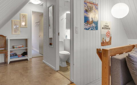 Emilla - 3.8Km from the Sea: Toit, Maison, Zone Résidentielle, Domicile, Biens, Chalet, Conception