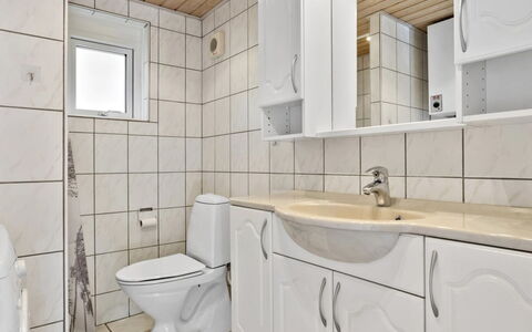 Nila - 750M from the Sea: Luminaire Plomberie, Sol, Évier, Sol, Salle De Bains, Lavabo, Design Intérieur, Robinet, Plomberie, Armoire De Toilette
