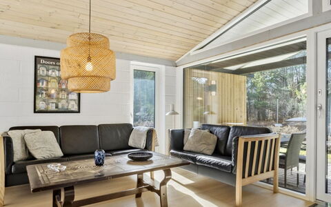 Nila - 750M from the Sea: Meubles, Design Intérieur, Bois, Sol, Plafond, Sol, Salon, Éclairage, Domicile, Canapé