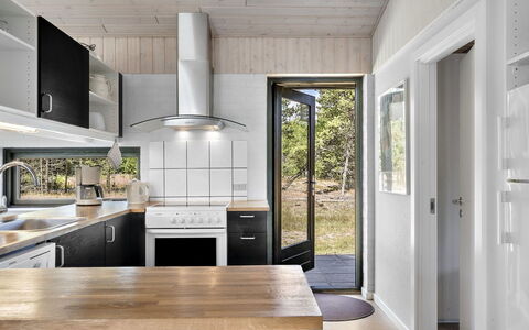 Stojanka - 1Km from the Sea: Cuisine, Comptoir, Appareil De Cuisine, Design Intérieur, Sol, Bois, Meubles, Principaux Appliance, Plafond, Sol