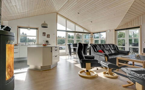 Haghbarth - 2.3Km from the Sea: Bois, Plafond, Design Intérieur, Meubles, Domicile, Salon, Luminaire, Pièce, Canapé, Chaise