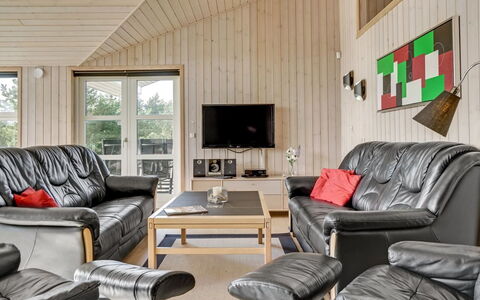 Haghbarth - 2.3Km from the Sea: Bois, Meubles, Plafond, Design Intérieur, Salon, Pièce, Canapé, Domicile, Sol, Chaise