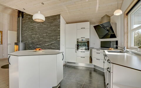 Haghbarth - 2.3Km from the Sea: Plafond, Design Intérieur, Bois, Sol, Cuisine, Luminaire, Comptoir, Sol, Éclairage, Domicile