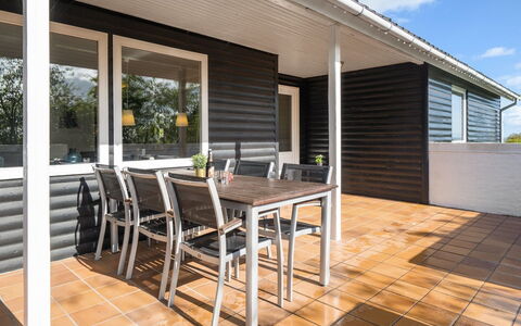 Toralf - 3.5Km from the Sea: Bois, Sol, Sol, Meubles, Porche, Composite, Plate-Forme, Parquet, Dur, Ombre