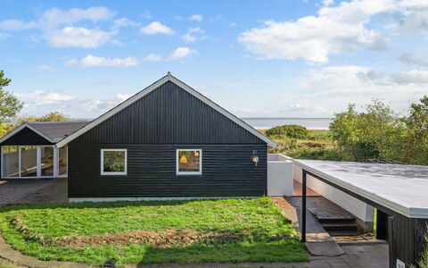 Toralf - 3.5Km from the Sea: Domicile, Toit, Porte, Chalet, Jardin, Biens, Ombre, Aménagement Paysager, Ferme, Siding