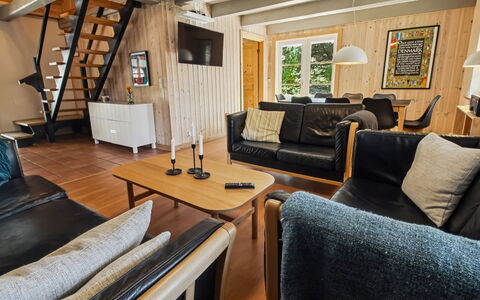Volmar - 3.5Km from the Sea: Meubles, Sol, Bois, Design Intérieur, Canapé, Sol, Pièce, Salon, Parquet, Plafond