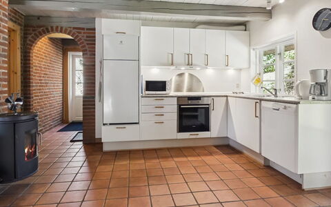 Volmar - 3.5Km from the Sea: Sol, Cuisine, Design Intérieur, Principaux Appliance, Sol, Appareil De Cuisine, Plafond, Comptoir, Électroménager, Cabinetry