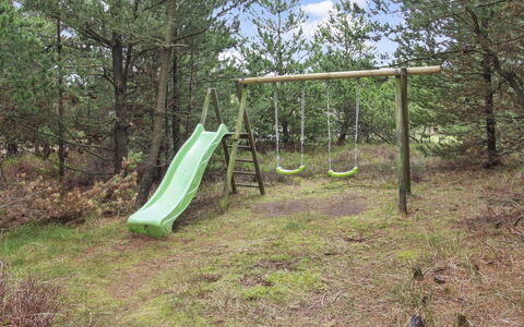 Volmar - 3.5Km from the Sea: Bois, Équipement Extérieur Play, Toboggan, Jardin, Des Bois, Ombre, Pelouse, Balançoire, Chute, Sol