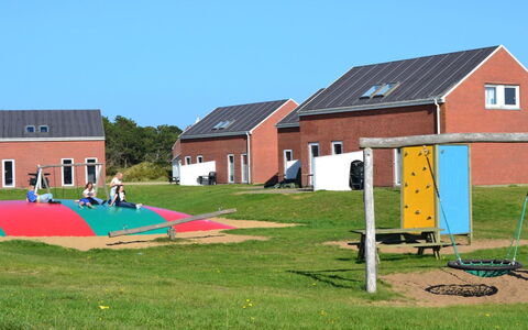 Ennike - 2.3Km from the Sea: Herbe, Maison, Toit, Domicile, Chalet, Arbuste, Lot Terre, Zone Rurale, Ferme, Couverture De Sol