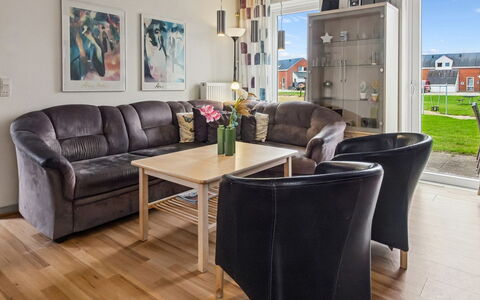 Nilaus - 2.3Km from the Sea: Meubles, Design Intérieur, Sol, Sol, Canapé, Bois, Parquet, Salon, Table, Pièce