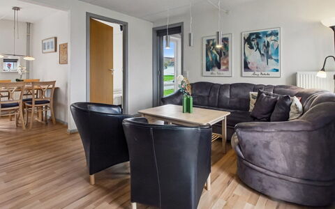 Nilaus - 2.3Km from the Sea: Meubles, Design Intérieur, Canapé, Sol, Sol, Bois, Salon, Plafond, Pièce, Table