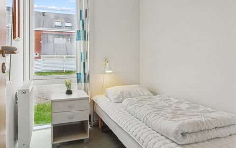 Nilaus - 2.3Km from the Sea: Mur, Sol, Sol, Design Intérieur, Chambre, Meubles, Plafond, Lit, Pièce, Drap De Lit