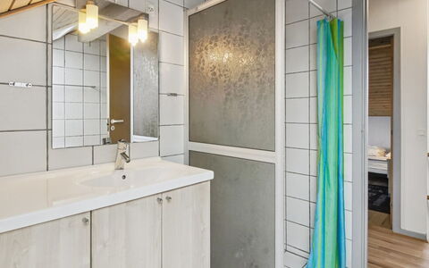 Nilaus - 2.3Km from the Sea: Sol, Design Intérieur, Mur, Luminaire Plomberie, Sol, Bois, Salle De Bains, Plafond, Évier, Armoire De Toilette