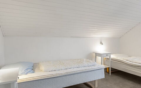 Edly - 2.3Km from the Sea: Bois, Sol, Sol, Plafond, Design Intérieur, Chambre, Pièce, Lit, Literie, Cadre De Lit
