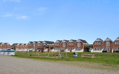 Terje - 2.3Km from the Sea: Bâtiment, Maison, Fenêtre, Domicile, Toit, Zone Résidentielle, Arbuste, Chalet, Lot Terre