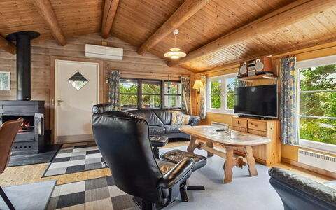 Thorbergh - 2Km from the Sea: Bois, Domicile, Meubles, Chalet, Plafond, Maison, Cabane En Rondins, Porte, Canapé, Salon