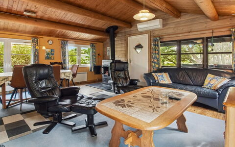 Thorbergh - 2Km from the Sea: Meubles, Bois, Canapé, Design Intérieur, Salon, Plafond, Domicile, Sol, Chaise, Sol