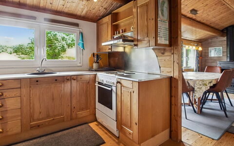 Thorbergh - 2Km from the Sea: Bois, Cuisine, Meubles, Design Intérieur, Domicile, Comptoir, Tache De Bois, Dur, Cabinetry, Porte