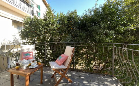 Antonella: Ciel, Plante, Nuage, Propriété, Bâtiment, Fenêtre, Arbre, Maison, Paysage Naturel, Immobilier