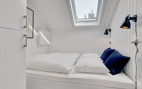 Alfwin - 3Km from the Sea: Chambre, Lit, Design Intérieur, Bois, Literie, Drap De Lit, Plafond, Sol, Sol, Linge