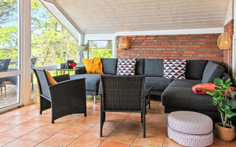 Alfwin - 3Km from the Sea: Meubles, Mobilier De Jardin, Chaise, Canapé, Table, Salon, Tableau De Plein Air, Table Basse, Osier