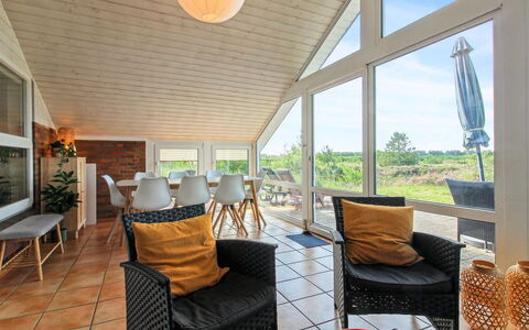 Alfwin - 3Km from the Sea: Bois, Meubles, Chaise, Domicile, Table, Plafond, Table Cuisine Et Salle A Manger, Porche, Parquet, Dur