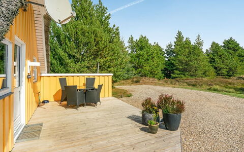 Wale - 3.3Km from the Sea: Toit, Maison, Lot Terre, Domicile, Chalet, Biens, Batiments Jardin, Ombre, Cabane En Rondins, Aménagement Paysager