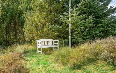 Wale - 3.3Km from the Sea: Toit, Maison, Lot Terre, Domicile, Chalet, Biens, Batiments Jardin, Ombre, Cabane En Rondins, Aménagement Paysager