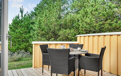 Wale - 3.3Km from the Sea: Toit, Maison, Lot Terre, Domicile, Chalet, Biens, Batiments Jardin, Ombre, Cabane En Rondins, Aménagement Paysager
