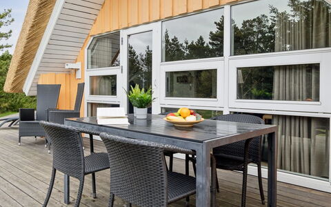 Wale - 3.3Km from the Sea: Bois, Sol, Meubles, Évier, Design Intérieur, Sol, Principaux Appliance, Comptoir, Luminaire Plomberie, Cuisine