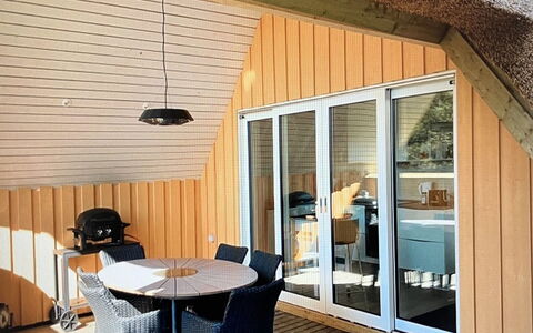 Wale - 3.3Km from the Sea: Bois, Sol, Meubles, Évier, Design Intérieur, Sol, Principaux Appliance, Comptoir, Luminaire Plomberie, Cuisine