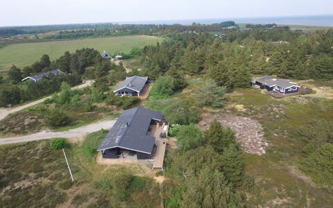 Arjuna - 3.8Km from the Sea: Arbuste, Design Urbain, Couverture De Sol, Brique, Appartement, Biens, Brickwork, Balcon, Aménagement Paysager