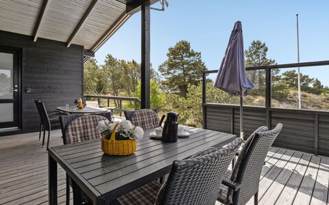 Arjuna - 3.8Km from the Sea: Arbuste, Design Urbain, Couverture De Sol, Brique, Appartement, Biens, Brickwork, Balcon, Aménagement Paysager