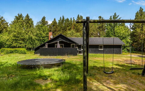 Jul - 900M from the Sea: Herbe, Lot Terre, Zone Rurale, Chalet, Pelouse, Ombre, Jardin, Batiments Jardin, Arrière-Cour, Aménagement Paysager