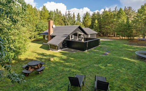 Jul - 900M from the Sea: Herbe, Arbre, Maison, Domicile, Chalet, Toit, Arbuste, Zone Rurale, Lot Terre, Biens