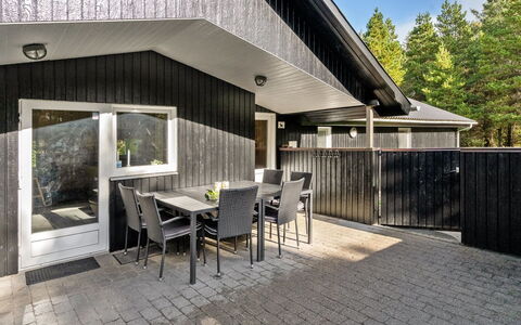 Jul - 900M from the Sea: Chalet, Jardin, Siding, Batiments Jardin, Ombre, Cour, Arrière-Cour, Pelouse, Ferme, Aménagement Paysager