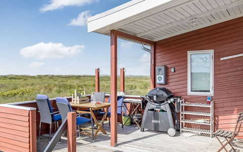 Hermoth - 300M from the Sea: Bois, Porte, Meubles, Plate-Forme, Tache De Bois, Chaise, Porche, Dur, Chalet, Mobilier De Jardin