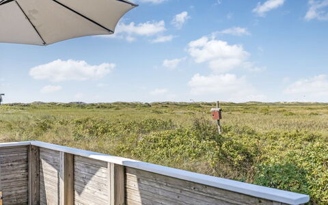 Hermoth - 300M from the Sea: Lot Terre, Mobilier De Jardin, Balcon, Plate-Forme, Boardwalk, Planche, Dur, Passerelle, Chaise, Ombre