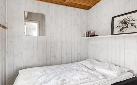 Hermoth - 300M from the Sea: Bois, Sol, Chambre, Sol, Plafond, Drap De Lit, Literie, Planche, Lit, Pièce