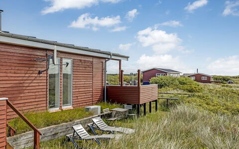 Hermoth - 300M from the Sea: Lot Terre, Domicile, Chalet, Siding, Ombre, Porche, Cour, Plate-Forme, Daylighting, Balcon