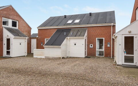 Paula - 2.3Km from the Sea: Toit, Domicile, Siding, Cabanon, Allée, L'Hiver, Gelé, Daylighting, Neige, Garage