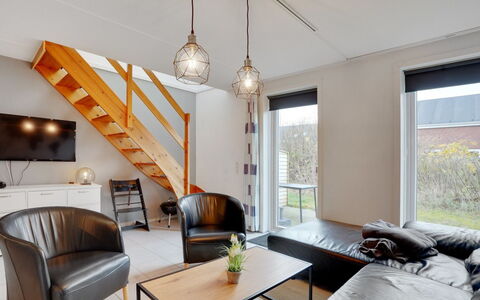 Paula - 2.3Km from the Sea: Meubles, Design Intérieur, Sol, Bois, Plafond, Sol, Luminaire, Pièce, Éclairage, Salon