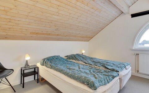 Paula - 2.3Km from the Sea: Chambre, Lit, Design Intérieur, Bois, Sol, Sol, Plafond, Drap De Lit, Literie, Cadre De Lit