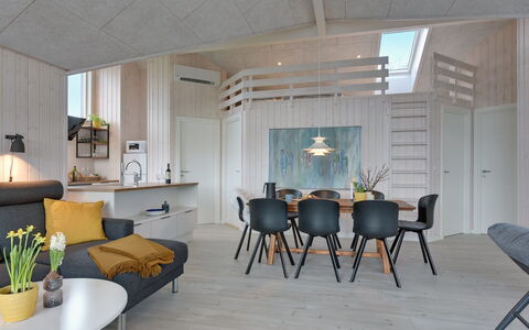 Gubbe - 500M from the Sea: Design Intérieur, Sol, Bois, Plafond, Sol, Meubles, Luminaire, Salon, Pièce, Éclairage