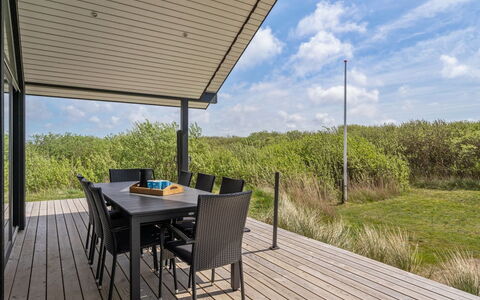 Gubbe - 500M from the Sea: Chalet, Domicile, Maison, Toit, Porche, Biens, Siding, Batiments Jardin, Ferme, Cour