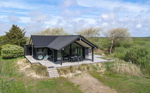 Gubbe - 500M from the Sea: Chalet, Domicile, Maison, Toit, Porche, Biens, Siding, Batiments Jardin, Ferme, Cour