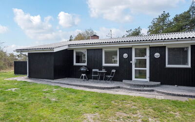 Mikaela - 1Km from the Sea