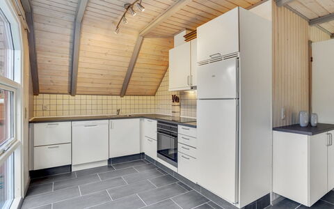 Gunlög - 3.1Km from the Sea: Bois, Sol, Cuisine, Plafond, Sol, Comptoir, Pièce, Appartement, Parquet, Dur