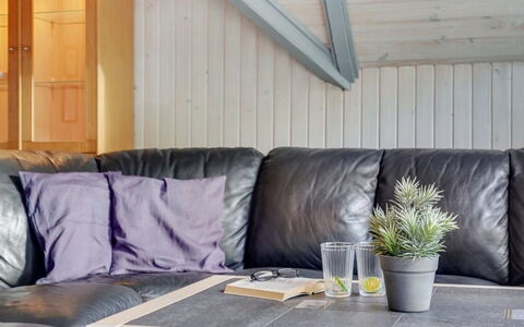 Gunlög - 3.1Km from the Sea: Sol, Bois, Meubles, Sol, Design Intérieur, Parquet, Canapé, Salon, Domicile